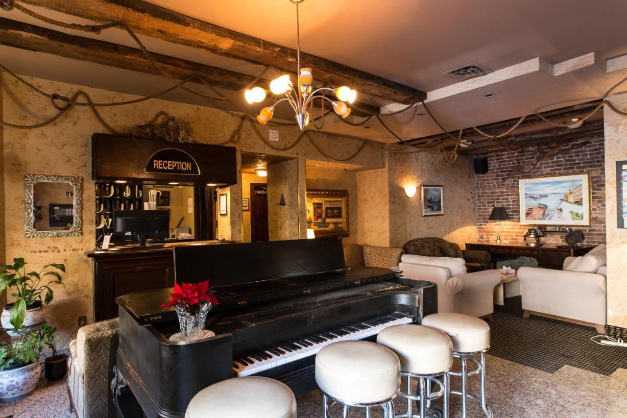 Champ De Mars Hotel