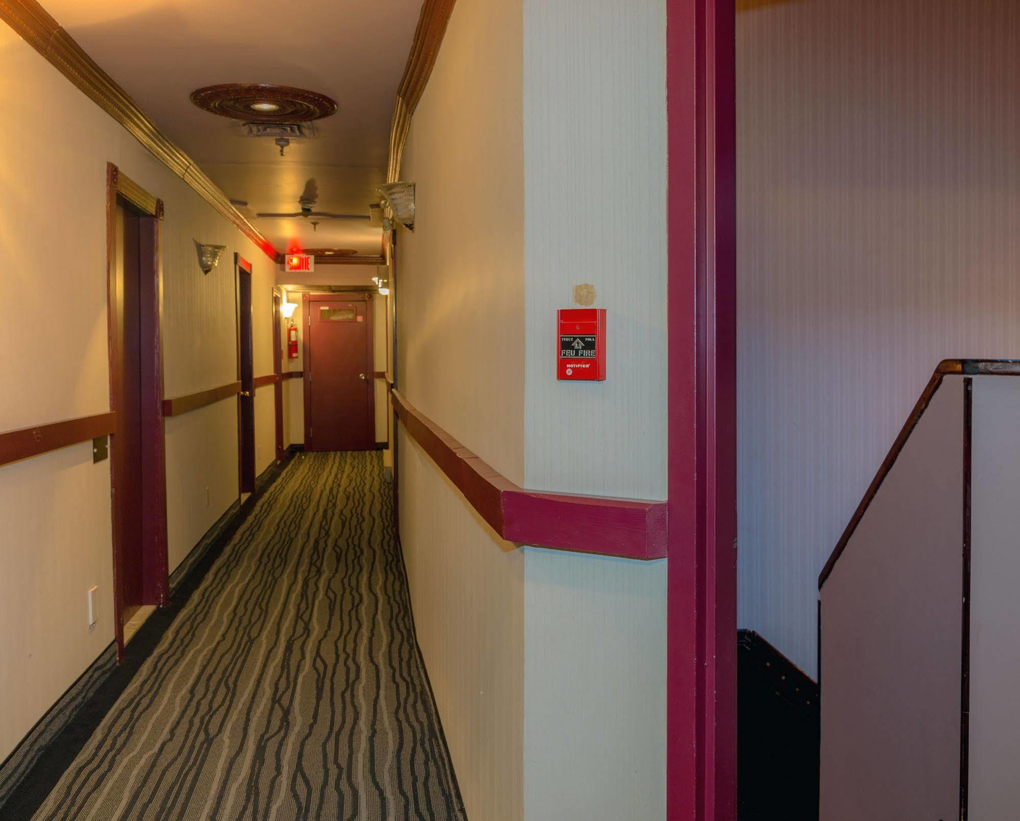Hotel Champ De Mars Montréal